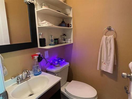 280 2Nd Avenue, Swan River, MB - Indoor Photo Showing Bathroom