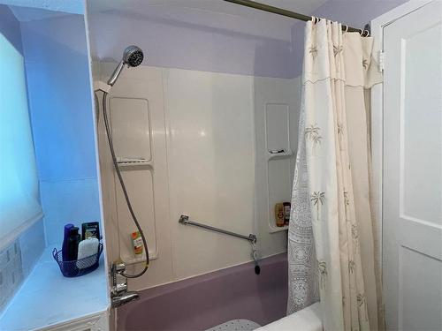 280 2Nd Avenue, Swan River, MB - Indoor Photo Showing Bathroom