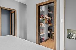Walk-in closet - 