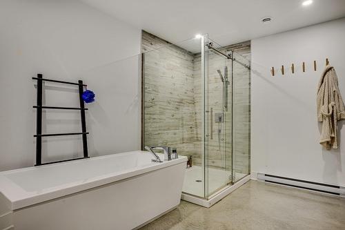 Bathroom - 416 Ch. De Montfort, Piedmont, QC - Indoor Photo Showing Bathroom