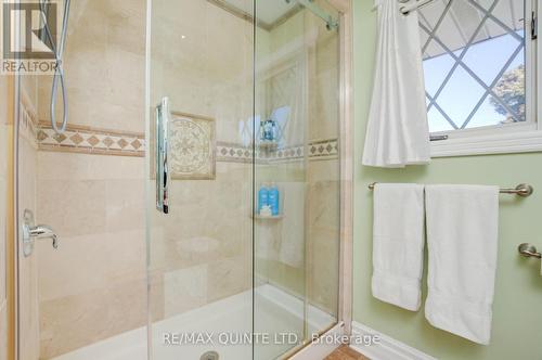 25 Singleton Street, Brighton, ON - Indoor Photo Showing Bathroom