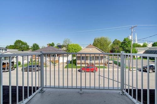 Balcon - 11 Rue Dupuis, Saint-Jacques, QC - Outdoor