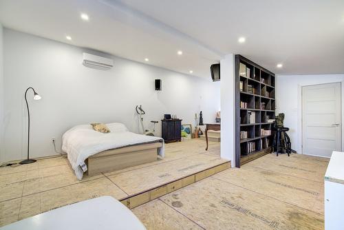 Boudoir - 11 Rue Dupuis, Saint-Jacques, QC - Indoor