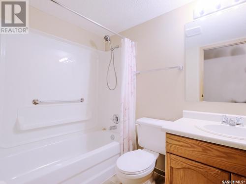 101 114 Third Avenue E, Rosetown, SK - Indoor Photo Showing Bathroom