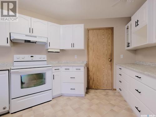 101 114 Third Avenue E, Rosetown, SK - Indoor Photo Showing Kitchen