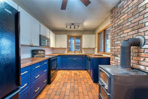 4452 Sleepy Hollow Road, Armstrong, BC - Indoor Photo Showing Kitchen With Double Sink