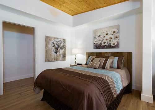 4452 Sleepy Hollow Road, Armstrong, BC - Indoor Photo Showing Bedroom