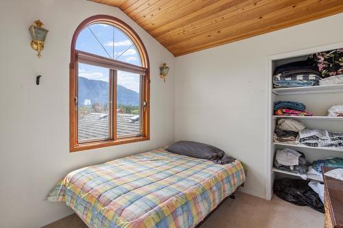 950 Hagey Road, Lister, BC - Indoor Photo Showing Bedroom
