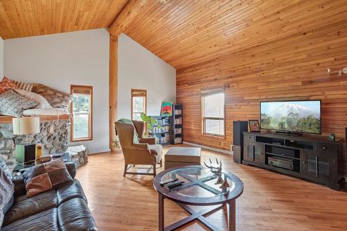 950 Hagey Road, Lister, BC - Indoor Photo Showing Living Room With Fireplace