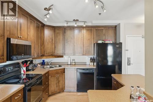 1006 902 Spadina Crescent E, Saskatoon, SK - Indoor Photo Showing Kitchen With Double Sink