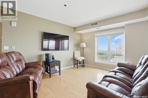 1006 902 Spadina Crescent E, Saskatoon, SK - Indoor Photo Showing Living Room