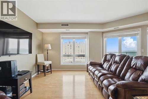 1006 902 Spadina Crescent E, Saskatoon, SK - Indoor Photo Showing Living Room