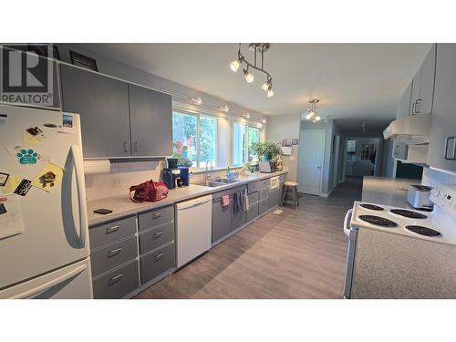 Home - 110 & 114 Motel Avenue, Salmo, BC 