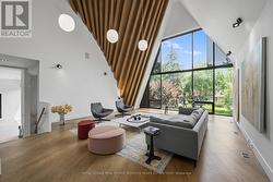 108 STRATFORD CRESCENT  Toronto, ON M4N 1C6