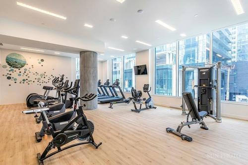 Exercise room - 2311-1020 Rue De La Montagne, Montréal (Ville-Marie), QC - Indoor Photo Showing Gym Room