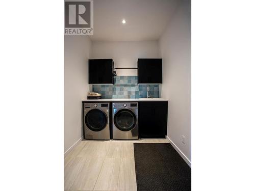 632 Hart Place, Vernon, BC - Indoor Photo Showing Laundry Room