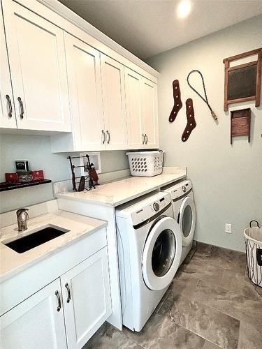 518 Forest Crowne Drive, Kimberley, BC - Indoor Photo Showing Laundry Room