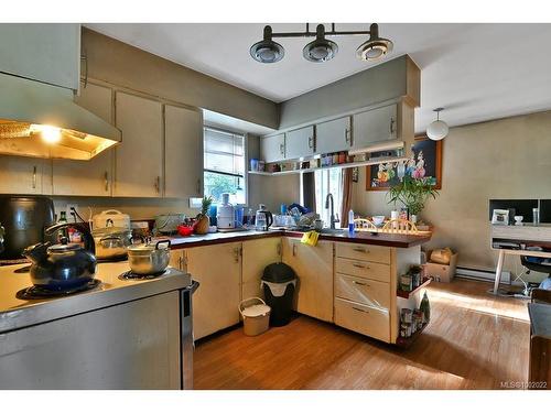 307, 311,315 Holly Ave, Nanaimo, BC - Indoor Photo Showing Kitchen