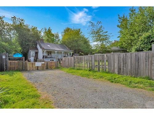 307, 311,315 Holly Ave, Nanaimo, BC - Outdoor