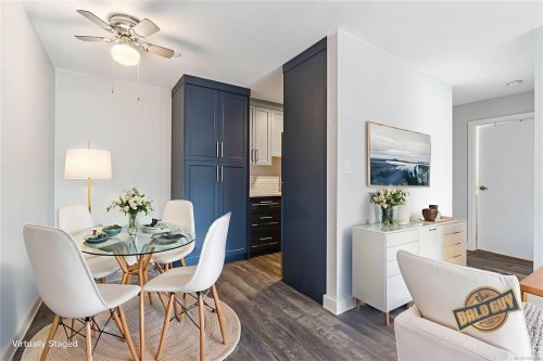 213-2815 Departure Bay Rd, Nanaimo, BC - Indoor Photo Showing Dining Room