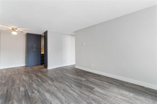 213-2815 Departure Bay Rd, Nanaimo, BC - Indoor Photo Showing Other Room