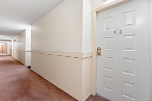 213-2815 Departure Bay Rd, Nanaimo, BC - Indoor Photo Showing Other Room