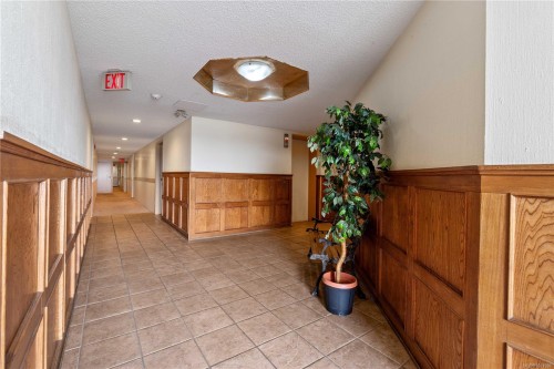 213-2815 Departure Bay Rd, Nanaimo, BC - Indoor Photo Showing Other Room