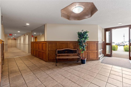 213-2815 Departure Bay Rd, Nanaimo, BC - Indoor Photo Showing Other Room