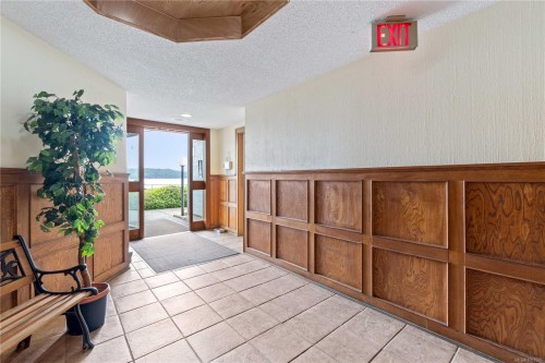 213-2815 Departure Bay Rd, Nanaimo, BC - Indoor Photo Showing Other Room