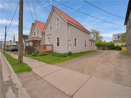 58 Elm St, Moncton, NB 