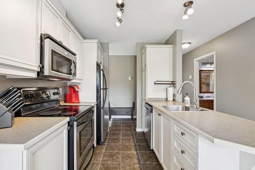 Kitchen - 1812 Ch. Du Golf, Mont-Tremblant, QC - Indoor Photo Showing Kitchen With Double Sink