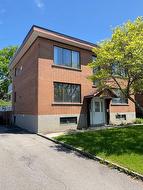 5221  - 5225 Boul. Lalande  Montréal (Pierrefonds-Roxboro), QC H8Y 1W3