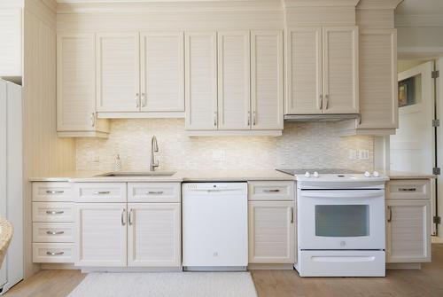 Intergenerational - 22 Place Madison, Hudson, QC - Indoor Photo Showing Kitchen