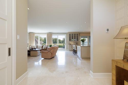 Hall - 22 Place Madison, Hudson, QC - Indoor