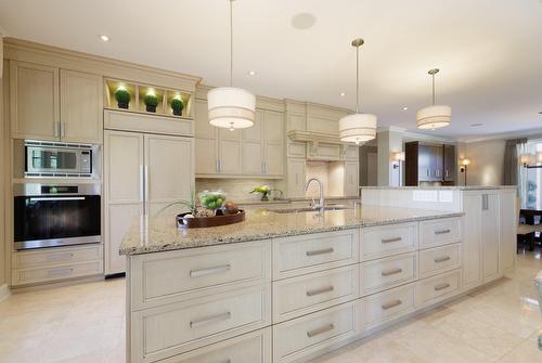 Kitchen - 22 Place Madison, Hudson, QC - Indoor Photo Showing Kitchen With Upgraded Kitchen
