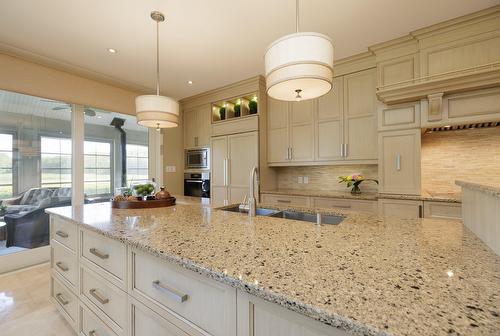 Kitchen - 22 Place Madison, Hudson, QC - Indoor Photo Showing Kitchen With Double Sink With Upgraded Kitchen