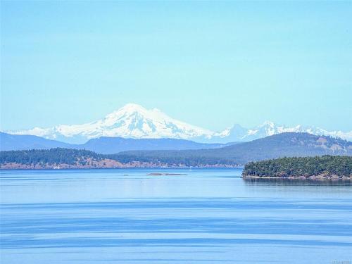 3191 Martindale Rd, Central Saanich, BC 