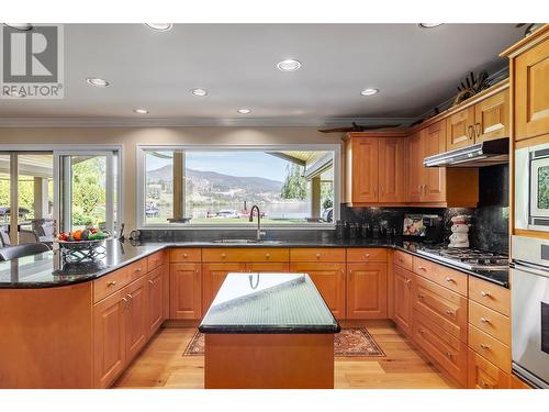 11640 Rogers Road, Lake Country, BC - Indoor Photo Showing Kitchen