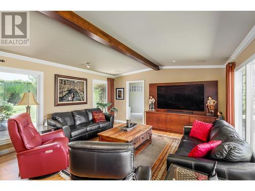 11640 Rogers Road, Lake Country, BC - Indoor Photo Showing Living Room