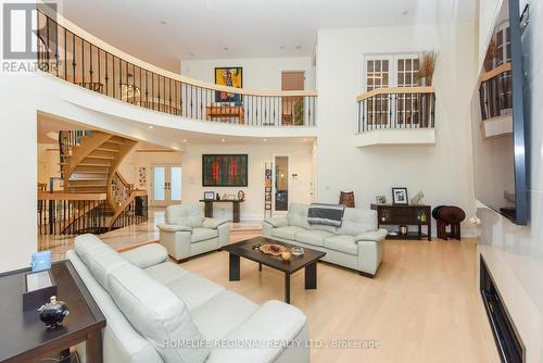 4009 River Mill Way, Mississauga, ON - Indoor Photo Showing Living Room