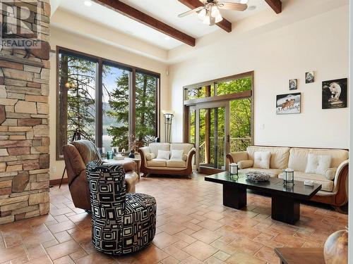 9900 Eastside Road Unit# 9, Vernon, BC - Indoor Photo Showing Living Room