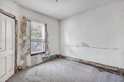368 Redwood Avenue, Winnipeg, MB - Indoor Photo Showing Other Room