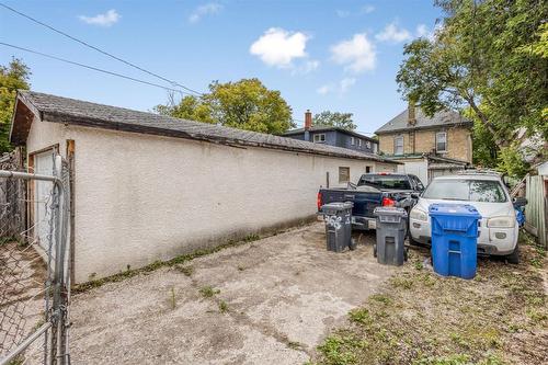 368 Redwood Avenue, Winnipeg, MB - Outdoor