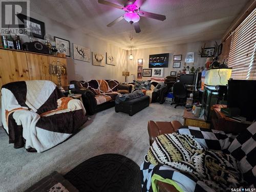 11 Keeler Street, Waldeck, SK - Indoor Photo Showing Living Room