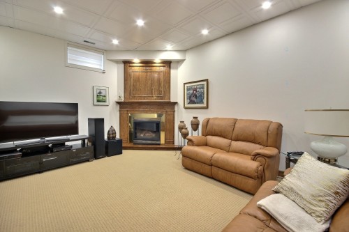 Salle familiale - 60 Av. Victor, Rouyn-Noranda, QC - Indoor Photo Showing Basement