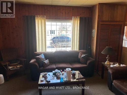 172 Richard Street, Greater Napanee (Greater Napanee), ON - Indoor Photo Showing Living Room