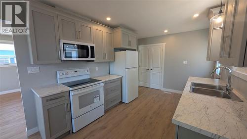 2761 Oil Heritage Road Unit# 20, Oil Springs, ON - Indoor Photo Showing Kitchen With Double Sink