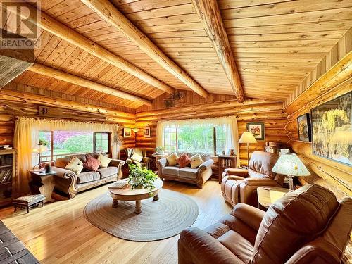1273 Chasm Road, Clinton, BC - Indoor Photo Showing Living Room