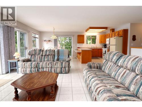 8298 Squilax Anglemont Road, Anglemont, BC - Indoor Photo Showing Living Room