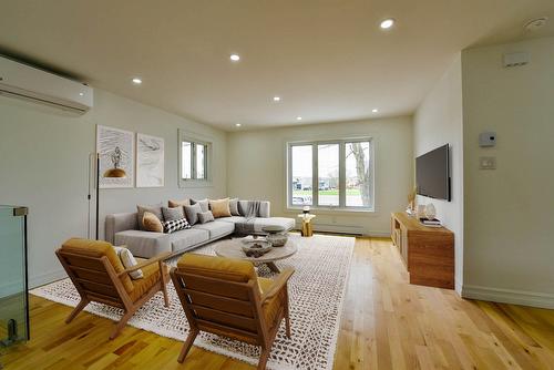 Living room - 11291 Route Arthur-Sauvé, Mirabel, QC - Indoor Photo Showing Living Room